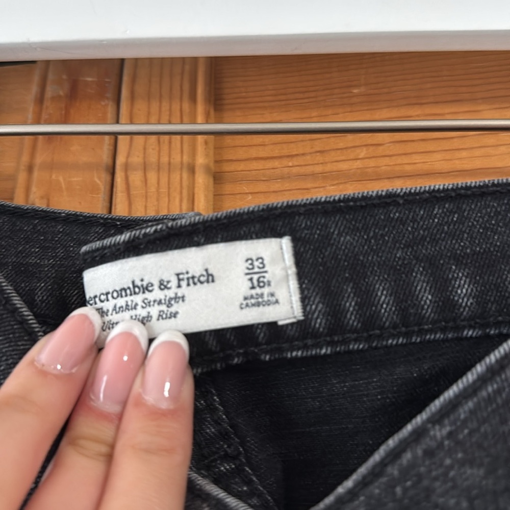 Abercrombie & Fitch Ultra High Rise Ankle Jeans - Picture 5 of 7